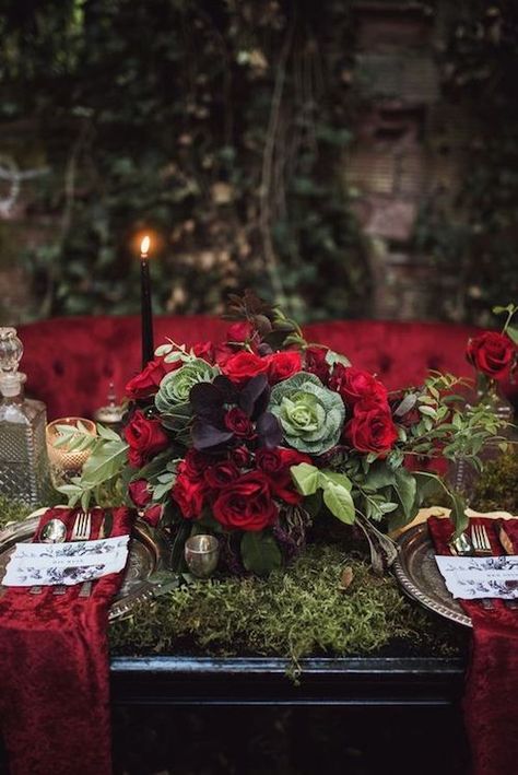 Gothic Love, Tafel Decor, Goth Wedding, Dark Wedding, Moody Wedding, Sydney Wedding, Gothic Wedding, Edgar Allan, Wedding Table Settings