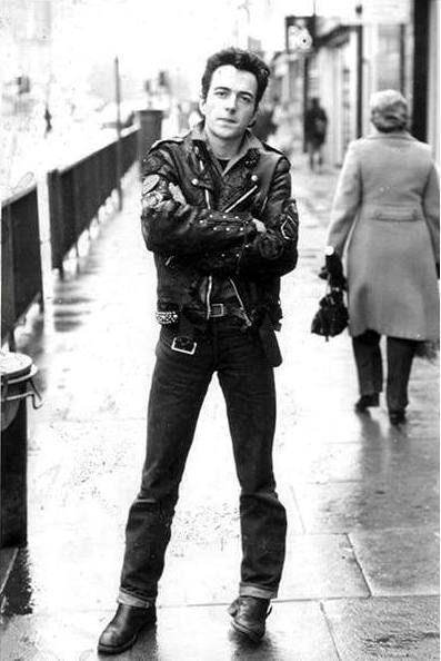 Joe Strummer Happy Birthday Joe, The Future Is Unwritten, Paul Simonon, Garage Punk, Mick Jones, Punk Boy, British Punk, 70s Punk, Joe Strummer