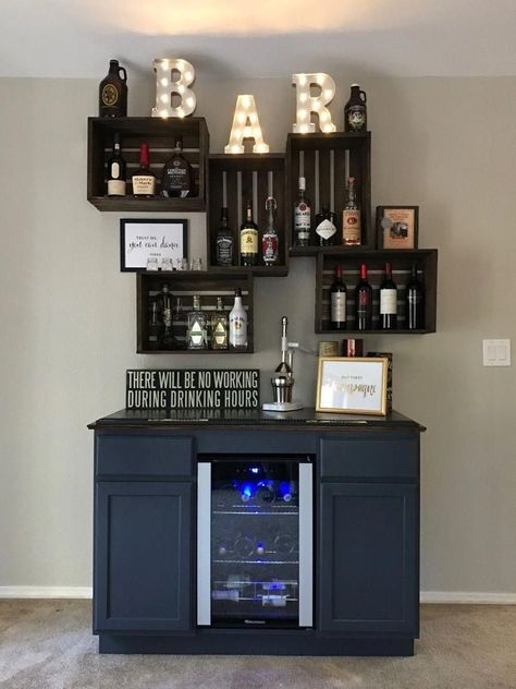 Bar Mini, Bar In Casa, Diy Home Bar, Home Bar Design, Coffee Bar Home, Home Bar Designs, Small Apartment Living Room, Small Apartment Decorating, Small Apartment Living