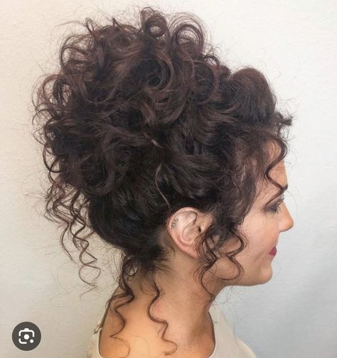 Naturally Curly Updo, Curly Hair Designs, Curly Updo Hairstyles, Curly Prom Hair, Curly Bun Hairstyles, Curly Bun, Curly Updo, Curly Hair Updo, Natural Wavy Hair