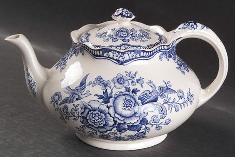 Pretty Ceramics, Crown Ducal, Blue Teapot, Beautiful Teapots, China Teapot, Blue Dinnerware, Blue White Decor, Blue Tea, Blue Crown