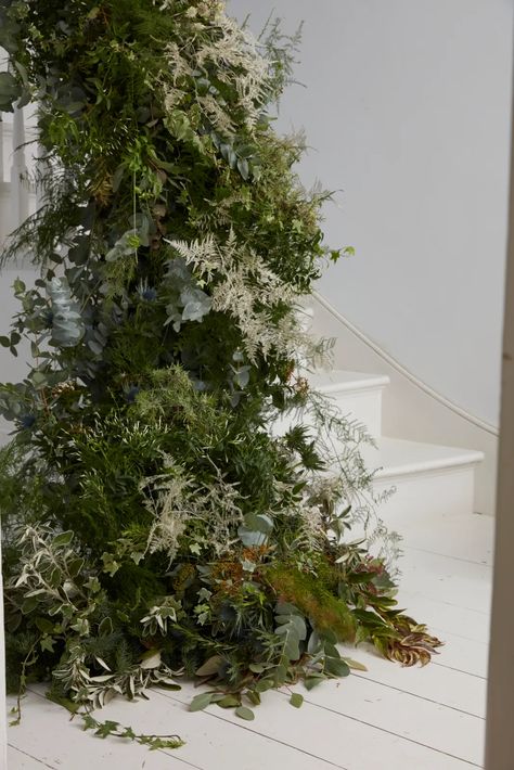 Christmas Tree Arrangements, Holiday Installation, Outdoor Decorations Ideas, Decorate A House, Christmas Banister, Philippa Craddock, Holiday Flowers, Wedding Archway, Plant Styling