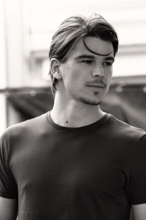 Josh Hartnett--Finally resurfacing again in Penny Dreadful on Showtime!! Love the show, and of course <3 JOSH!!! Lucky Number Slevin, East 17, Josh Hartnett, Penny Dreadful, Gone Girl, Corte De Cabelo Masculino, Ernest Hemingway, Bruce Wayne, Jennifer Garner