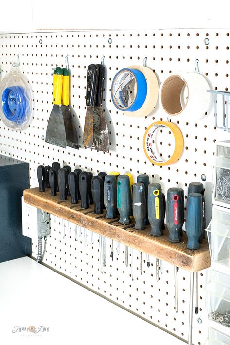 Tool Wall Storage, Junk Organization, Mini Workshop, Organizing Tools, Shed Organization, Garage Storage Solutions, Tools Storage, Funky Junk Interiors, Workshop Organization