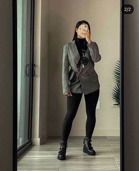 Black Office Pants Outfit, Blazer Leggings Outfit, Sporty Office Outfit, Casual Outfits With Leggings, Business Casual Boots, Boot Outfits, Power Of Makeup, Classy Work Outfits, Classy Casual Outfits