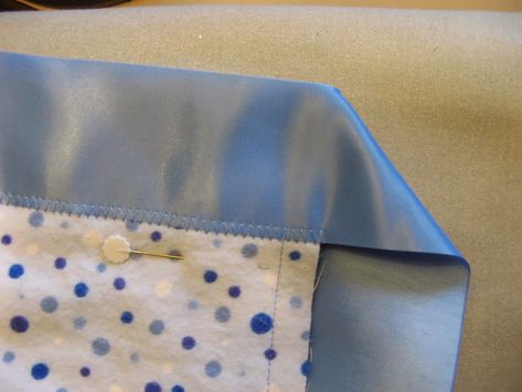 Satin Blanket Binding Tutorial, Self Binding Baby Blanket, Tips Menjahit, Satin Blanket, Baby Blanket Tutorial, Diy Baby Blanket, Boy Sewing, Sewing Binding, Flannel Baby Blankets