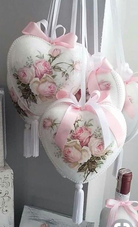 Manualidades Shabby Chic, Shabby Chic Hearts, Love In Bloom, نباتات منزلية, Decoupage Diy, Decor Shabby Chic, Fabric Hearts, Valentine's Day Decor, Shabby Chic Christmas