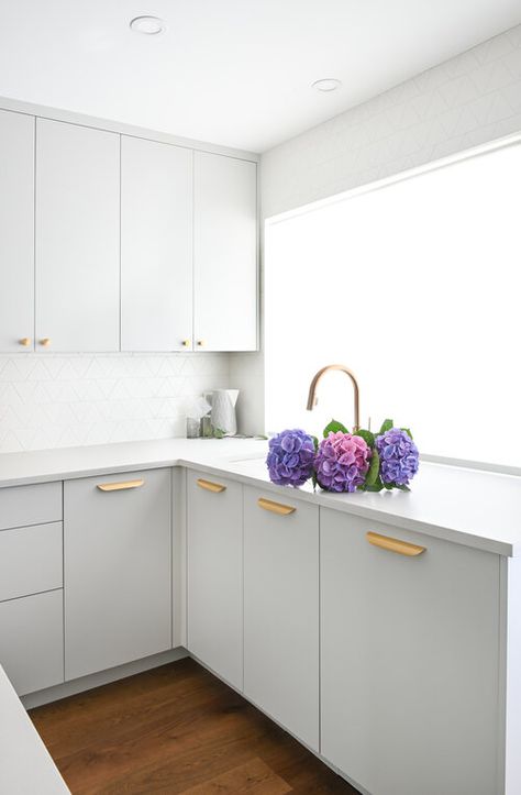 Vancouver Special — Triple Dot Design Studio Backsplash For Gray Cabinets, Vancouver Special, Triangle Tile, Modern Kitchen Backsplash, Best Kitchen Colors, Light Grey Kitchens, Light Gray Cabinets, Gray Shades, Statement Wallpaper