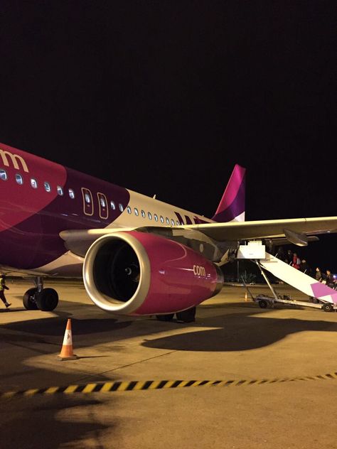 WizzAir. Violet&pink. Low cost. PRG-LTN. Wizz Air Airplane, Wizz Air Cabin Crew, Poze Din Avion, First Apartment Goals, Wizz Air, Airplane Wallpaper, Airplane Photography, Air Photo, Sleepover Food