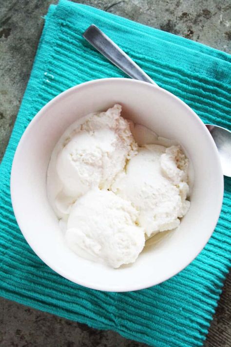 Kitchenaid Homemade Vanilla Ice Cream Vanilla Ice Cream Toppings, Kitchen Aid Ice Cream Recipes, Kitchenaid Ice Cream, Homemade Vanilla Ice Cream Recipe, Kitchenaid Ice Cream Maker, Kitchen Aid Ice Cream, Pudding Ice Cream, Vanilla Ice Cream Recipe, Ice Cream Maker Recipes