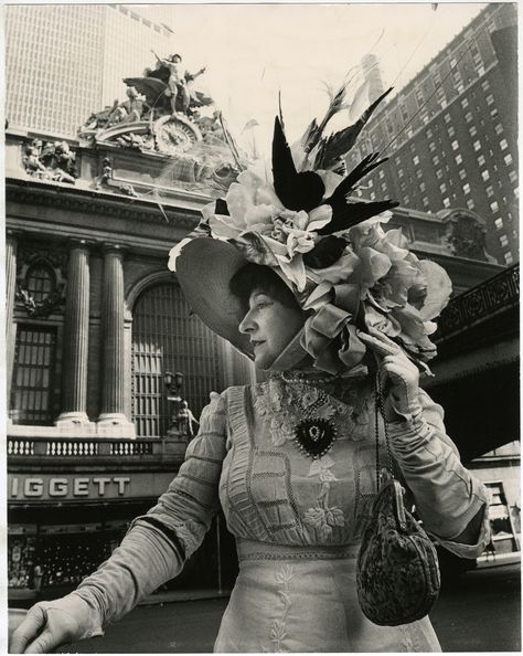 Bill Cunningham's Shots of Historic Dresses Matched to Famous Buildings     http://www.wnyc.org/story/fashion-photographers-take-facades/ Bill Cunningham New York, Edwardian Hat, Bill Cunningham, New York Pictures, Grand Central Terminal, Grand Central, Period Costumes, Street Photographers, Black And White Prints