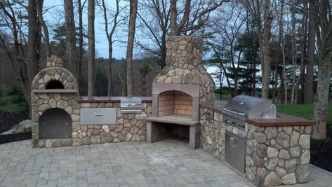 Designing Stunning Outdoor Kitchens with Natural Stone - Use Natural Stone Rock Outdoor Kitchen, Outdoor Kitchen Stone Ideas, Stone Grill Outdoor, Stone Bbq Ideas, Outdoor Stone Kitchen, Outdoor Kitchen Stone, Stone Outdoor Kitchen, Outdoor Barbeque Area, Stone Kitchen Design