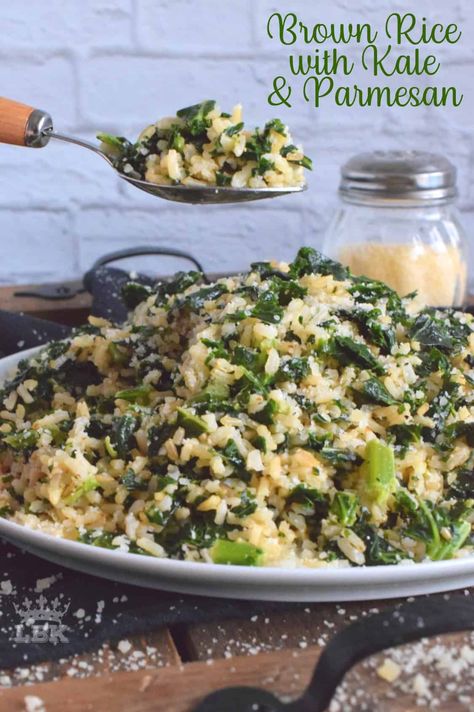 Brown Rice with Kale and Parmesan - A quick and healthy side dish using instant brown rice, frozen chopped kale, and fresh parmesan; reheat the next day for a great work lunch! #brown #rice #kale #side #easy Kale Recipes Healthy, Rice Recipes Side, Chopped Kale, Rice Side, Healthy Side Dish, Healthy Plant Based Recipes, Brown Rice Recipes, Kale Recipes, Healthy Side