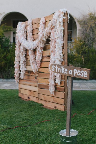 a hawaiian photo booth with leis... throwback to engagement! Outdoor Photo Booths, Diy Fotokabine, Diy Photo Booth Backdrop, Backyard Wedding Decorations, Photo Booth Backdrop Wedding, Idee Babyshower, Booth Backdrops, Rustic Backyard, Photos Booth