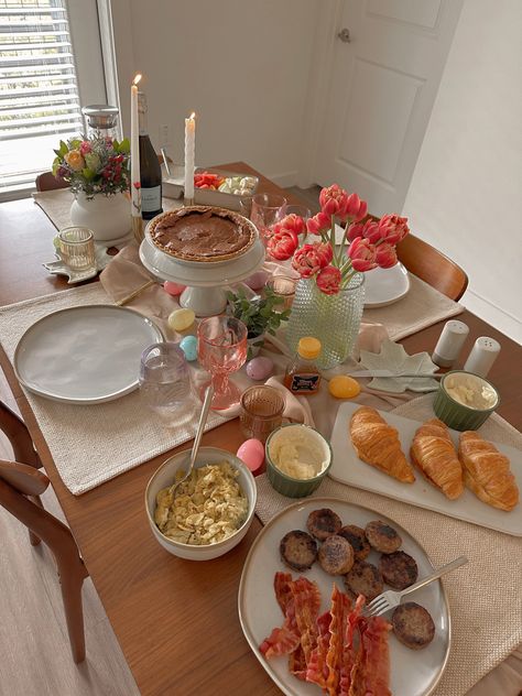 Brunch, spring, easter, spread, aesthetic, spring morning Easter Girls Brunch, Easter Breakfast Aesthetic, Easter Brunch Spread, Easter Lunch Aesthetic, Spring Breakfast Aesthetic, Friends Easter Party, Spring Hosting Ideas, March Inspo Aesthetic, Easter Dinner Aesthetic