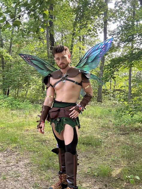 Men’s Fairy Costume, Druid Cosplay Diy, Male Faerie Costume, Mythical Creatures Costumes Diy, Male Fairy Cosplay, Dnd Cosplay Ideas, Hobbit Ren Faire Outfit, Men Fairycore, Wizard Costume Male