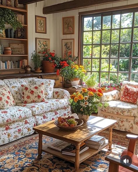 English Cottage Living Room, Cottage Core Living Room, Cottage House Interior, English Cottage Interiors, Cottage Core Home, Living Room Aesthetic, Dream Life House, Cottage Living Rooms, Cottage Interior