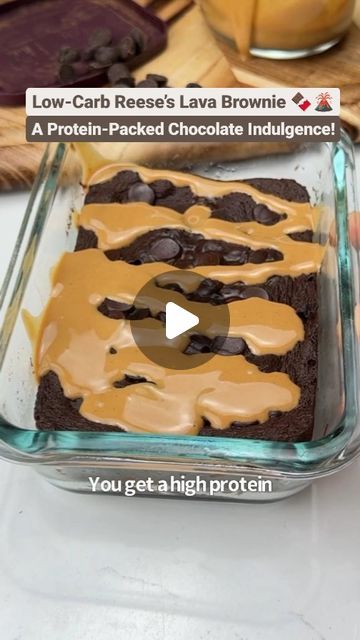 Justin Burkard on Instagram: "Low-Carb Reese’s Lava Brownie 🍫🌋
Indulge in a decadent, high-protein, low-carb treat that satisfies your sweet tooth in minutes! Perfect for any time you crave a quick, delicious dessert. 🤤

What You Need:
🥚 1 egg
🏠 1/3 cup cottage cheese
🍫 3 tbsp unsweetened cocoa powder
🍯 2-3 tbsp sweetener (allulose used)
🍪 1 serving sugar-free chocolate chips
🥜 Optional: 1 tbsp peanut butter

How to Make It:
1️⃣ Blend everything except the peanut butter and chocolate chips until smooth.
2️⃣ Pour the mix into a greased dish, then fold in the chocolate chips.
3️⃣ Pop it in the microwave for about 1.5 to 2 minutes.
4️⃣ Drizzle with peanut butter and dig in!

Love this? Drop a 🍫 if you want to try this gooey, delicious brownie!

🚨 Discover more tips and full recipe Totinos Pizza, Peanut Butter And Chocolate Chips, High Protein Desserts, Unsweetened Cocoa Powder, Sugar Free Chocolate Chips, Low Carb Treats, Protein Desserts, Delicious Brownies, Keto Dessert Easy