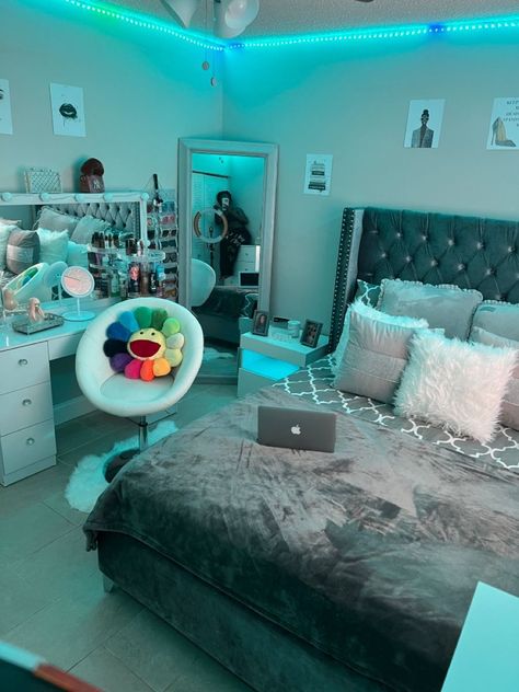 Bedroom decor aesthetic wallpaper design Room Ideas For Small Rooms Gray, Room Makeover Inspos, Cute Bed Pillows Aesthetic, Room Ideas With Vanity And Bed, Apartment Fever Bedroom, Stuff For Your Room Amazon, Klaws Room Ideas, Bed Rooms Ideas For Teen Girls Cute, Tuff Room Ideas