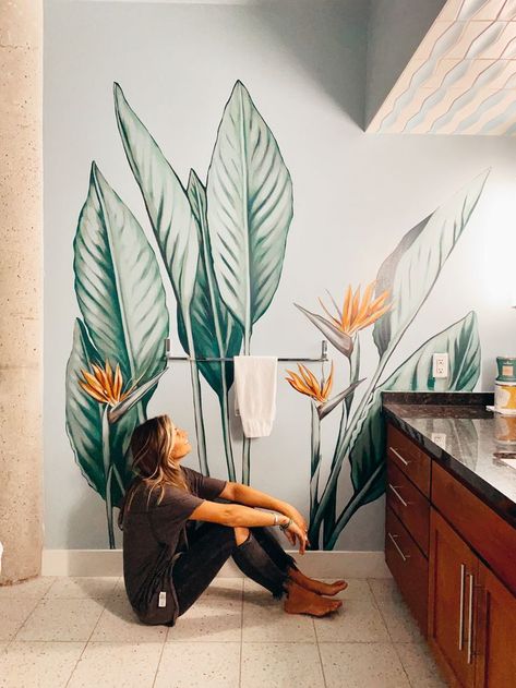 Tropical Leaves Painting Wall, Painting Plants On Walls, Leaf Murals On Wall, Plant Wall Painting Ideas, Plant Murals On Wall, Leaves Mural Painting, Leaves Painting On Wall, Painting Leaves On Wall, Minimal Wall Mural