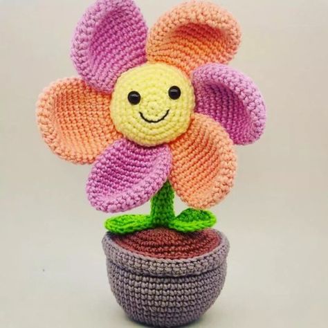 Crochet Flower With Pot Amigurumi Pattern Flower In Pot Crochet Pattern, Crochet Flower In A Pot Free Pattern, Crochet Flower In Pot, Amigurumi Flower, Amigurumi Cow, Terracotta Flower Pots, Crochet Strawberry, Crochet Cow, Crochet Work