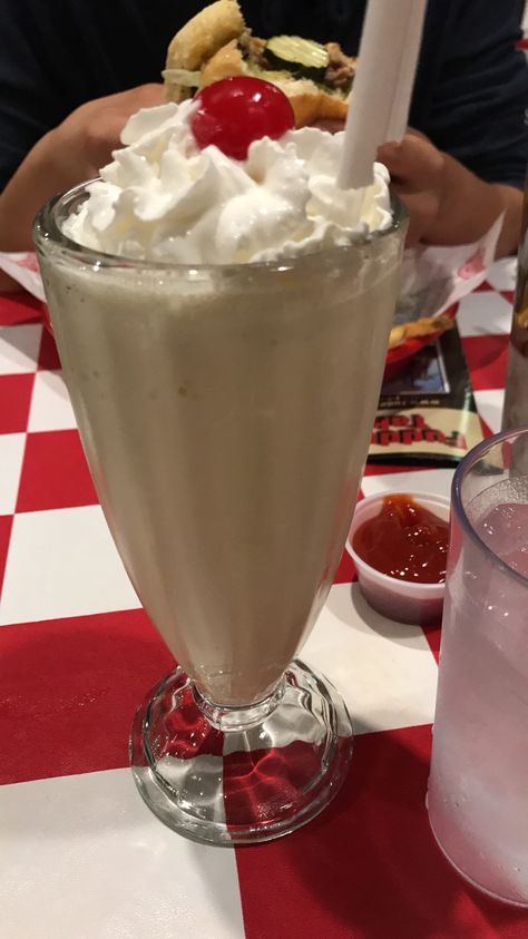 Vanilla Shake Aesthetic, Vanilla Milkshake Aesthetic, Maho Beck, Milkshake Shop, Light Sauce, Pretty Desserts, Vanilla Milkshake, Vanilla Shake, Deep Dish Pizza