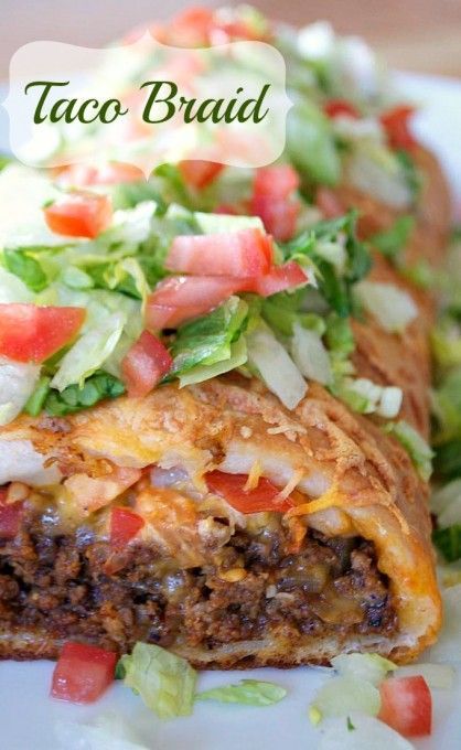 Taco Braid - made with pizza dough seasoned ground beef, tomatoes, and cheese is a fun and easy way to eat a taco. Great for Game Day, potlucks or your Taco Tuesday dinner! Braided Pizza, Braid Recipes, Taco Braid, Pocket Pies, Taco Roll, Mexican Ideas, Bread Twists, Pillsbury Biscuits, Tortilla Rolls