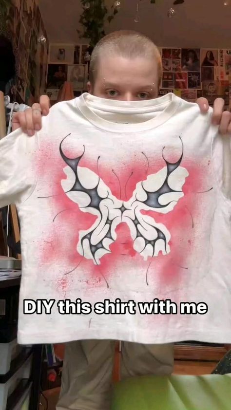 Diy Grunge Shirt Ideas, Spray Paint Clothes Ideas, Sewing Men’s Clothes, Spider Man Bleach Shirt, Torn Shirt Diy, Spray Paint Hoodie Diy, Paint On Hoodie Diy, Decorate Shirts Ideas, Hand Painted Tshirts Aesthetic