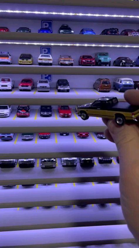 Diecast Cars Display Ideas, Hotwheel Car Collection Display, Hotwheels Garage Ideas, Diy Hot Wheels Garage, Hotwheels Display Ideas Cases, Hot Wheel Wall Display, Car Room Decor Men, Hot Wheels Collection Display, Car Guy Room Ideas