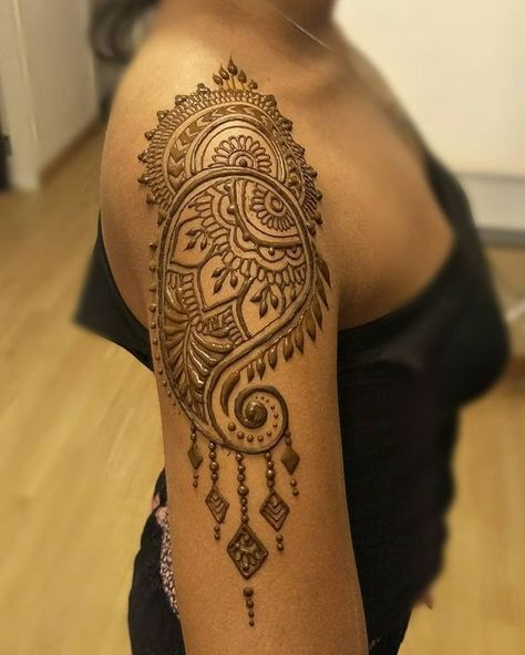 Henna Tattoo Shoulder, Henna Tattoo Back, Shoulder Henna, Thigh Henna, Wedding Mehendi, Cute Henna Tattoos, Henna Inspired Tattoos, Cute Henna, Shoulder Piece