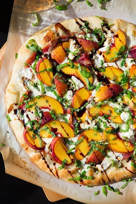 Pizza With Basil, Peach Pizza, Farmer Cheese, Pizza Oven Recipes, Prosciutto Pizza, Italian Pizza Recipe, Artisan Pizza, Honey Balsamic, Gourmet Pizza