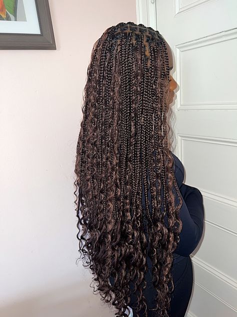 Goddess Braids Bohemian, Bohemian Braids Aesthetic, Singles Box Braids With Curls, Peek A Boo Bohemian Braids, Medium Goddess Braids With Color, Messy Bohemian Box Braids, Brown Braids Goddess, Brown And Black Bohemian Braids, Knotless Box Goddess Braids