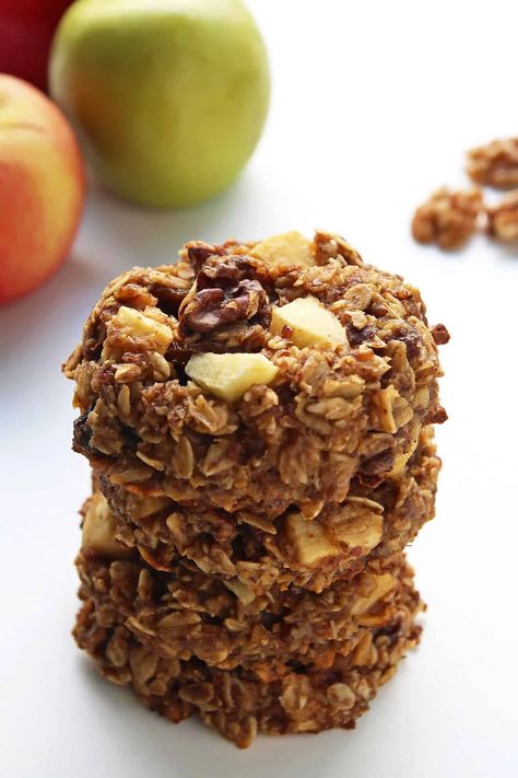 Healthy Apple Pie Oatmeal, Apple Pie Breakfast, Pie Breakfast, Apple Pie Oatmeal, Healthy Apple Pie, Oatmeal Breakfast Cookies, Breakfast Cookie Recipe, Breakfast Cookies Healthy, Oatmeal Cookies Chewy