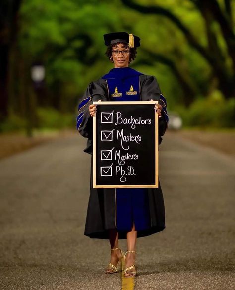 Phd Photoshoot Ideas, Graduation Party Ideas Phd, Black Woman Phd Graduate, Doctorate Photoshoot Ideas, Phd Graduation Photoshoot, Doctorate Graduation Pictures Ideas, Phd Graduation Outfit, Phd Student Outfit, Phd Graduation Pictures