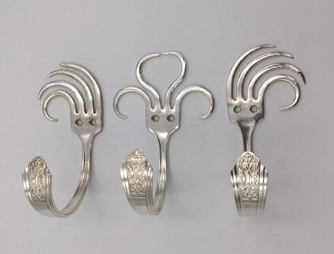 ♥*´¨) ¸.•¸.•´¸.•*´¨) ¸.•*¨) (¸.•´ (¸.•` `*~♥ 3 vintage silver plated forks bent into hooks. One will be waving to the right, one to the left and one in a style Ive labeled 003 which is a variation on the funky fork. A finished hook measures approx. 3 inches deep, 4 inches tall and 2 inches wide with Silver Ware, Recycled Silverware, Fork Art, Cutlery Art, Silverware Crafts, Fork Jewelry, Flatware Jewelry, Silverware Art, Spoon Crafts