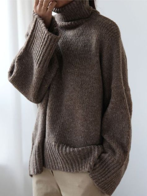 This sweater makes me so ready for fall! Ulla Johnson Brown Turtleneck Sweater. Brown Turtleneck, Design Websites, Haken Baby, Knitwear Fashion, Looks Street Style, Work Tops, Sweater Making, Sweater Design, Brown Sweater