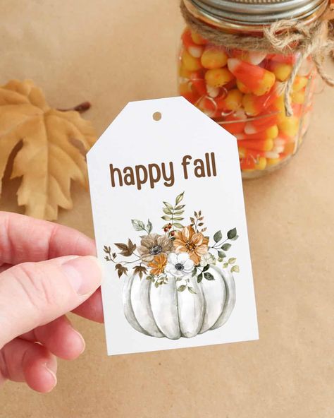 Hand holding printable fall pumpkin gift tag with jar of candy corn in background Fall Hostess Gifts Diy, Pumpkin Gift Tags, Fall Tags Diy, Happy Fall Tags Printable Free, Homemade Gift Tags Easy Diy, Fall Name Tags Free Printable, Happy Fall Gift Tags Printable Free, Diy Fall Gift Baskets, Fall Favors Diy