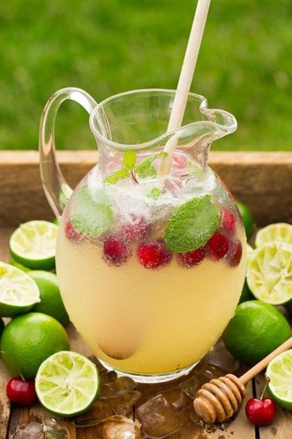 Limeade Punch, Summer Drinks Nonalcoholic, Limeade Recipe, Non Alcoholic Punch, Summer Drinks Alcohol, Party Drinks Alcohol, Drink Recipes Nonalcoholic, Summer Drink Recipes, Raspberry Lemonade