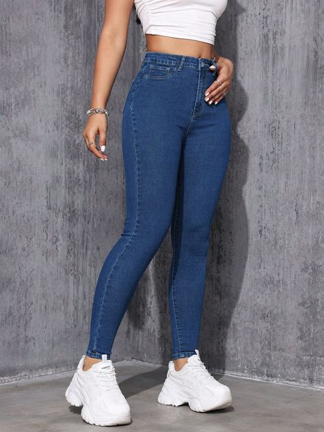 Jeans Slim Women, Jeans Outfit Women 2024, Ladies Jeans Outfits, Slim Jeans Outfit Women, Slim Jeans Outfit, Jeans Pants Women, Jean Fits, Denim Jeans Outfit, Blue Jean Outfits