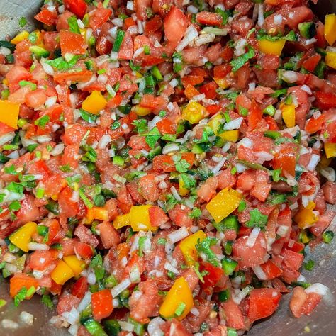 How to Make Freezer Salsa - Tomatoes Salsa Recipe With Fresh Tomatoes For Freezing, Freezing Tomatoes For Salsa, How To Freeze Stewed Tomatoes, Salsa Freezer Recipe, Salsa To Freeze, Can You Freeze Salsa, Freezer Salsa Recipe With Fresh Tomatoes, Freezer Salsa Recipe, Freezer Salsa