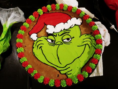 Grinch Cookie Cake, Grinch Cookie, Jumbo Cookies, Grinch Birthday, Grinch Cake, Delish Cakes, Christmas Cookie Cake, Cookie Cake Designs, Christmas Cupcakes Decoration