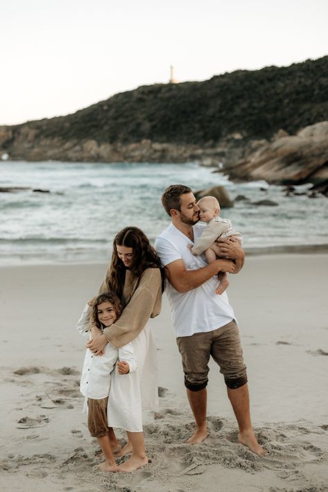 Autumn Beach Family Photoshoot, Family Photoshoot Hairstyles, Family Of 6 Beach Photos, Beach Aesthetic Family Photos, Beach Family Photos Fall, Beach Pics Family, Beach Fall Family Photos, Family Photo Outfits Beach Winter, Winter Family Beach Photos