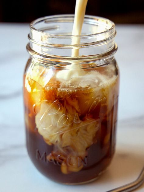 Easy Big Batch Cold Brew Coffee • The Fit Cookie Large Batch Iced Coffee, Brew Coffee Recipe, Iced Latte Recipe, Cookie Coffee, Cold Brew Coffee Recipe, Cold Brew At Home, How To Make Ice Coffee, Easy Cold, Pumpkin Coffee