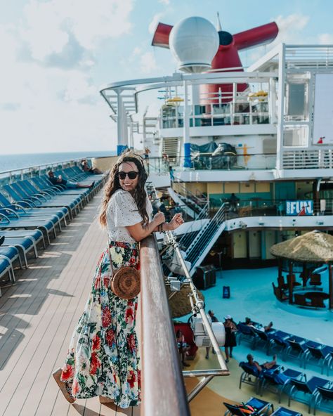 Cruise Poses Photo Ideas, Cruise Picture Ideas Instagram, Cruise Pics Ideas, Cruise Poses, Cruise Photo Ideas, Cruise Picture Ideas, Cruise Photography Ideas, Transition Reels, Cruise Ship Outfits