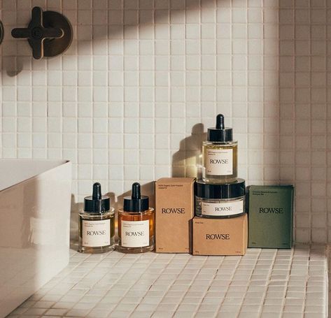 ROWSE su Instagram: "A collection of plant-based skincare essentials, created with intention: To realize the beauty of people and the planet 🌿🌎…" Skincare Branding, Skincare Products Photography, Modern Packaging, Cosmetic Packaging Design, Plant Based Skincare, Skincare Packaging, Skincare Essentials, Cosmetics Photography, Beauty Products Photography