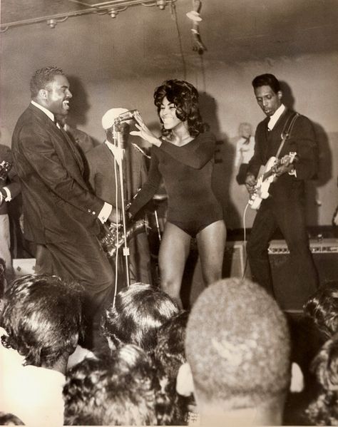 Ike & Tina Turner onstage with DJ Jimmy Bird, circa 1961. Ursula Andress, Ike And Tina Turner, Blues Musicians, Black Entertainment, Vintage Black Glamour, Tina Turner, Black Music, Famous Singers, Rhythm And Blues