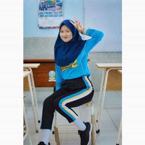 Hijab Teen, Seluar Ketat, 8 September, Casual Hijab, Indonesian Girls, Casual Hijab Outfit, Hijab Chic, Muslim Fashion Outfits, Post Instagram