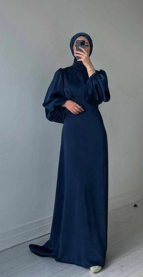 Hijab Prom Dress, Dress Soiree, Hijabi Dresses, Braidsmaid Dresses, Simple Long Dress, Estilo Hijab, Muslim Fashion Hijab Outfits, Mode Abaya, Women Dresses Classy