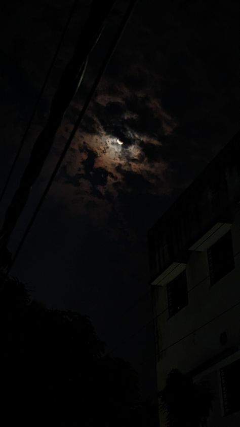 Ahh i couldn't get the full moon in the picture 😭 Full Moon Snap, Full Moon With Clouds, Exam Motivation, Moon Pictures, Dark Clouds, The Full Moon, Hd Picture, The Picture, Full Moon