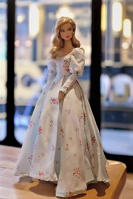 Cute Formal Dresses, Dress Barbie Doll, Bride Dress Simple, Barbie Wedding Dress, Diy Barbie Clothes, Mannequin Dress, Barbie Dress Fashion, Barbie Clothes Patterns, Diy Clothes Design